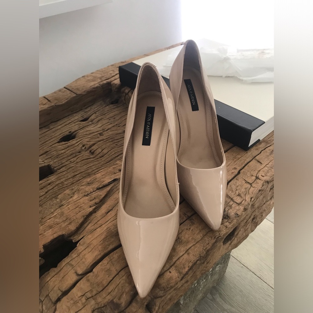 AVA & AIDEN Elegant Nude Patent Leather Stiletto Heels NWT - Picture 5 of 5